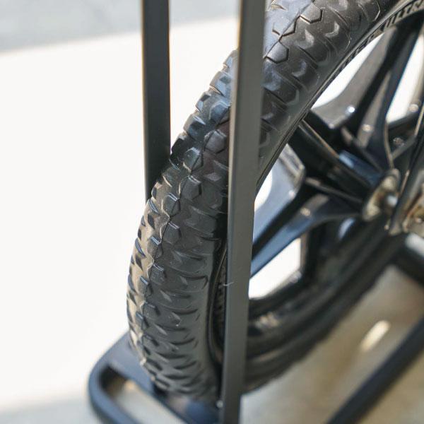 【新発売】ストライダー用　タワー型スタンド tower 自転車スタンド 倒れない 幼児用 自立 ストライダー スタンド