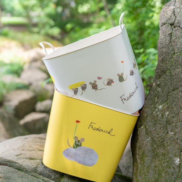 美品【stacksto.】はらぺこあおむし 収納ケース＆ぬいぐるみ 2点セット Amazon｜スタックストー(Stacksto) baquet M はらぺこあおむし