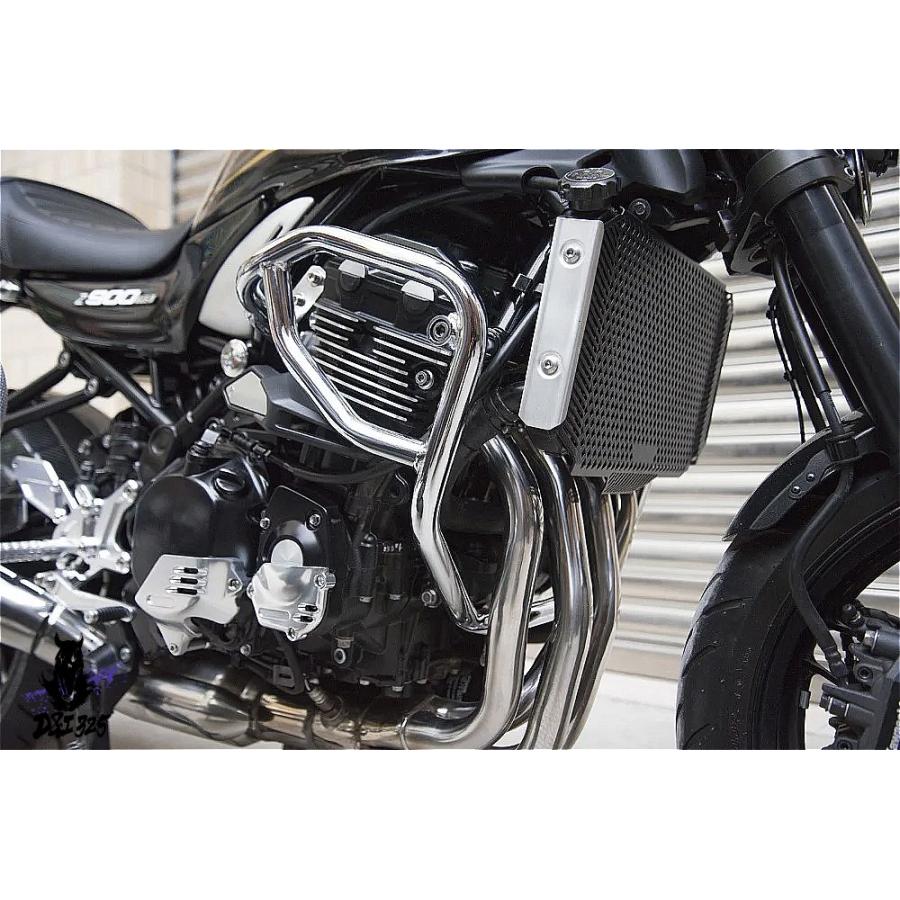 【互換品】 カワサキ Z900RS 2017-2022用 ステアリングホイールプロテクターとチェーンガードキットカラーブラック クローム 社外製の画像