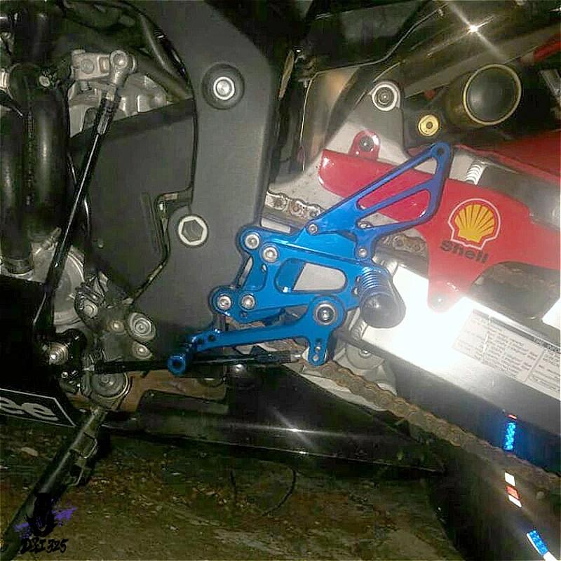 【互換品】 ホンダ CBR600 F4 2001-2004 用 調整可能なrearsetフットレストセット 社外製の画像