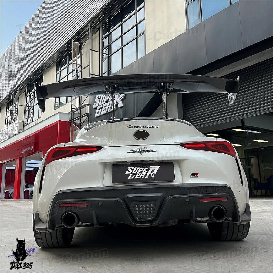 互換品】 トヨタ GR スープラA90 A91 2019用 カーボンVRSスタイル リア