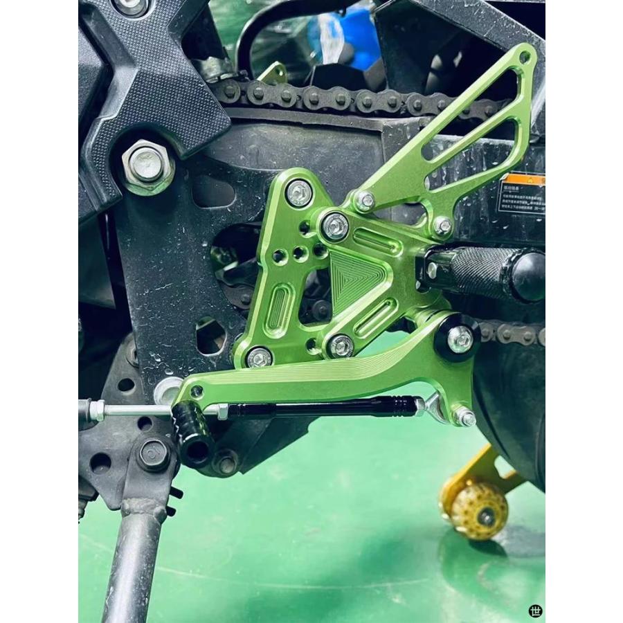 カワサキニンジャ400用バイク リアフットレスト ペダル 400 Z400 2018-23の画像