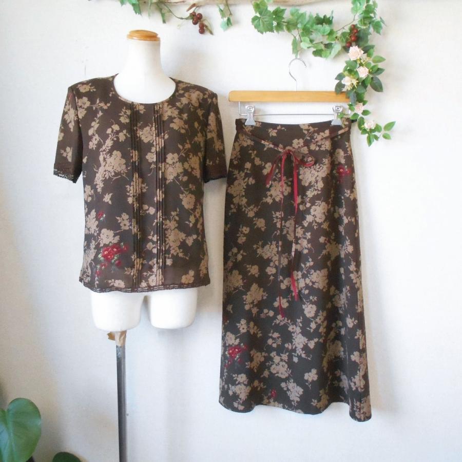 INGEBORG インゲボルグ レース & ピンタック 使用 お花のプリントの 