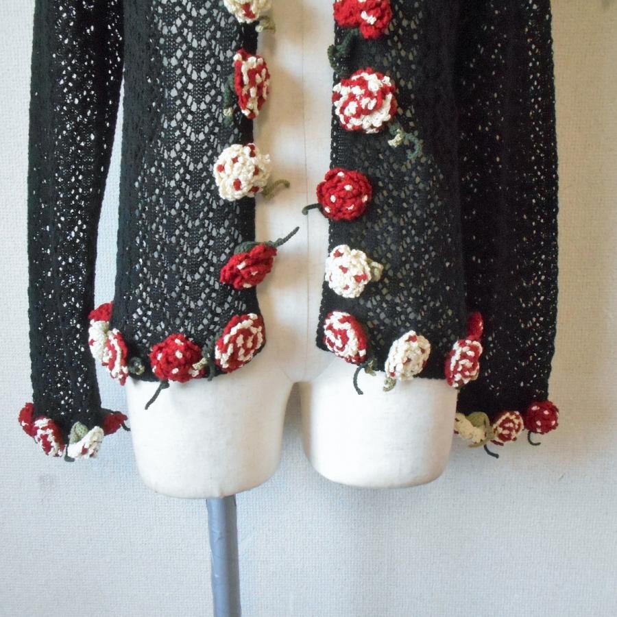 KANEKO ISAO - ワンダフルワールド　手編み花モチーフ付きカーディガン　素晴らしいで〜す❣️ KANEKO ISAO - ワンダフルワールド 手編み花モチーフ付き