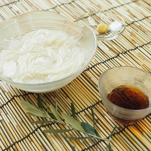 小豆島素麺組合 島の光 手延そうめん 赤帯 2kg (50g×40束) 賞味期限2028年3月  御中元 御歳暮 熨斗対応 ポイント利用　  　　 | 小豆島手延素麺協同組合 | 03