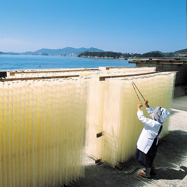 小豆島素麺組合 島の光 手延そうめん 赤帯 2kg (50g×40束) 賞味期限2028年3月  御中元 御歳暮 熨斗対応 ポイント利用　  　　 | 小豆島手延素麺協同組合 | 04