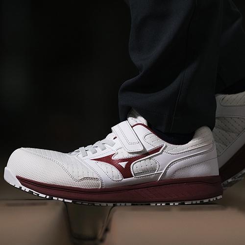 ミ PUMA】 プーマ MILENIO TECH LFS ミレニオ テック LFS 398547