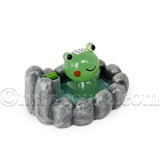 雨宿りカエル　ガラス細工　ミニチュア カエル グッズ 置物 ガラス細工 ミニチュア 雑貨 フォーカート 露天
