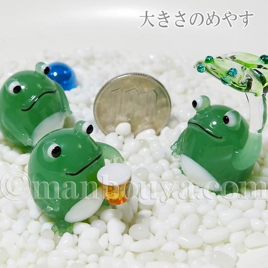 カエル 雑貨 置物 ガラス細工 ミニチュア グラススクエア 丸型 カエル 雑貨 置物 ガラス細工 ミニチュア グラススクエア 丸型