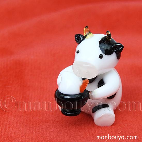牛 ガラス細工 ミニチュア 丑 置物 正月 飾り ウシさんとお雑煮 ジョイ