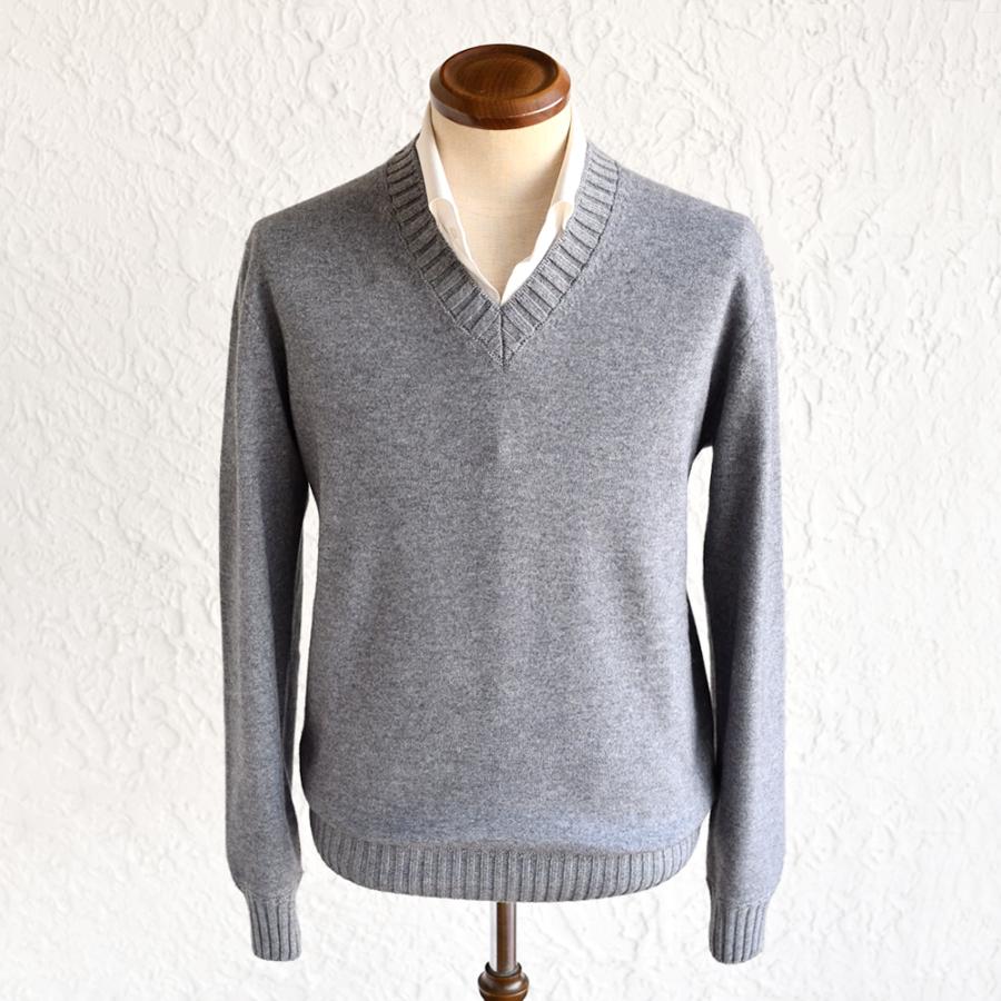 MAGAZZINO RICAMBI マガジーノ リカンビ ・カシミヤ フェルテッド Vネックニット ・art. 81 SCOLLO V FELTED ・col. Flanel ミディアムグレーの画像