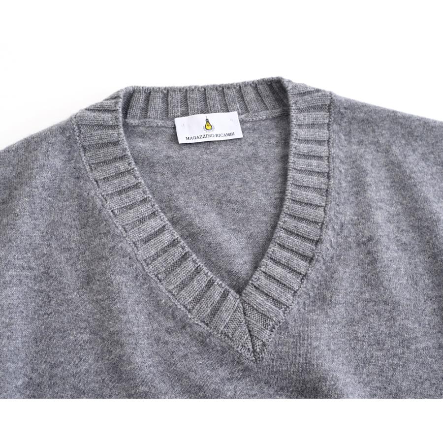 MAGAZZINO RICAMBI マガジーノ リカンビ ・カシミヤ フェルテッド Vネックニット ・art. 81 SCOLLO V FELTED ・col. Flanel ミディアムグレーの画像