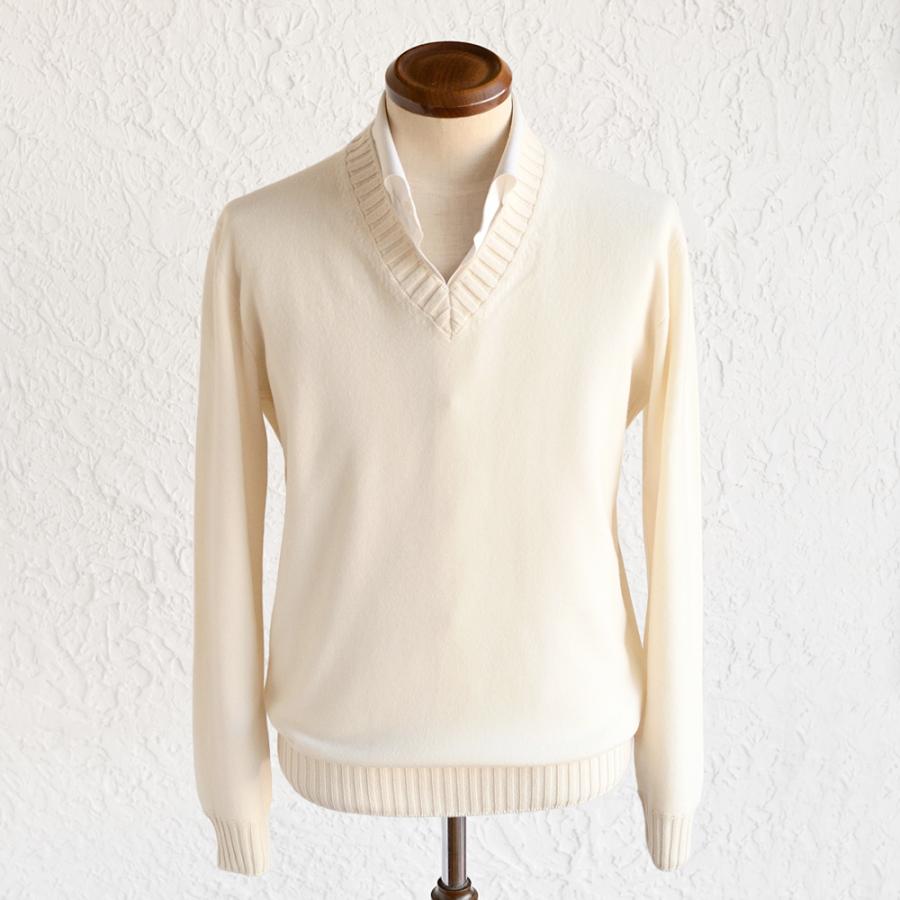 MAGAZZINO RICAMBI マガジーノ リカンビ ・カシミヤ フェルテッド Vネックニット ・art. 81 SCOLLO V FELTED ・col. Snow アイボリー ・イタリア製の画像