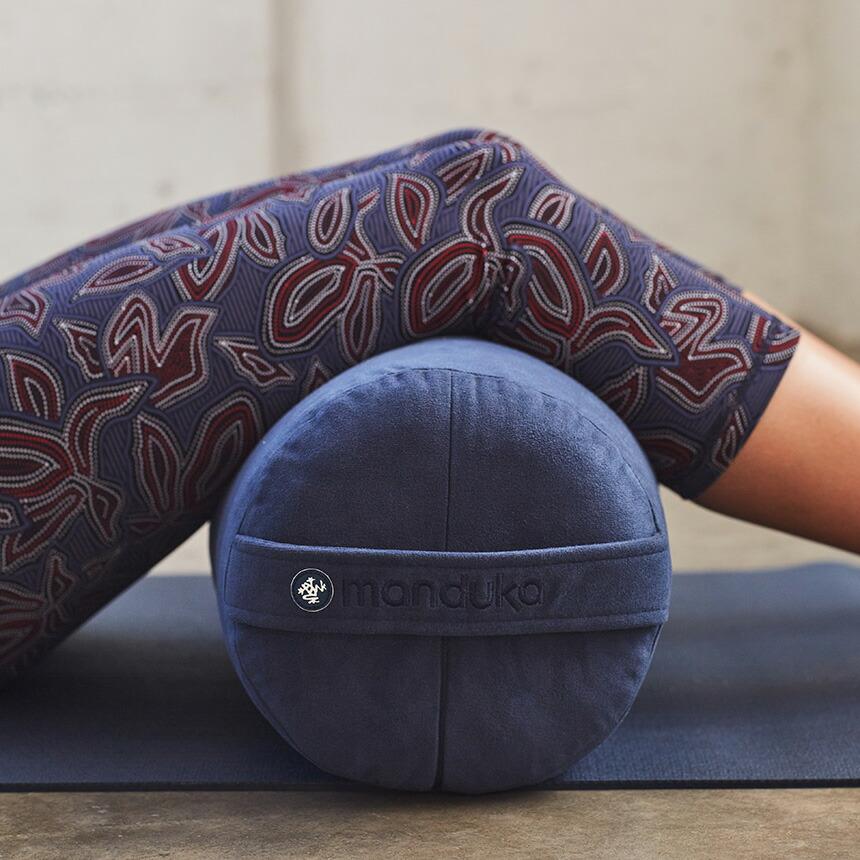 SALE20%OFF マンドゥカ 公式 ヨガグッズ マンドゥカ Manduka enlight ラウンド ボルスター 補助 サポート 持ち運び クッション プロップス｜manduka｜07