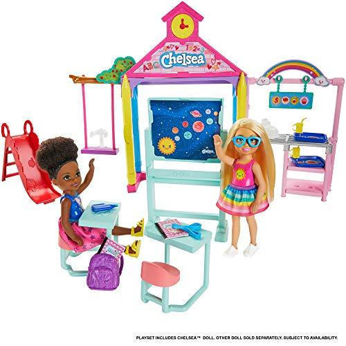 バービー バービー人形 GHV80 Barbie Club Chelsea School Playset with Blonde Small Doll \u0026 Classroom Ac