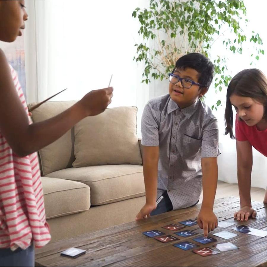 ボードゲーム 英語 アメリカ 8543 Harry Potter Spellcasters-A Charade Game with A Magical Spin - Casの画像