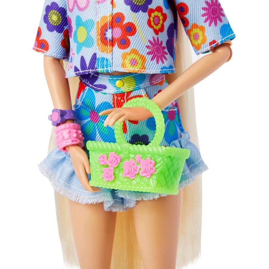 バービー バービー人形 HDJ45 Barbie Extra Doll and Accessories with Extra-Long Blonde Hair Wearing Fl_3