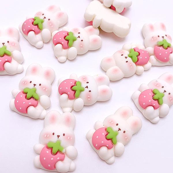 デコパーツ ぷっくりかわいいおすわり苺とうさちゃんパーツ 4個
