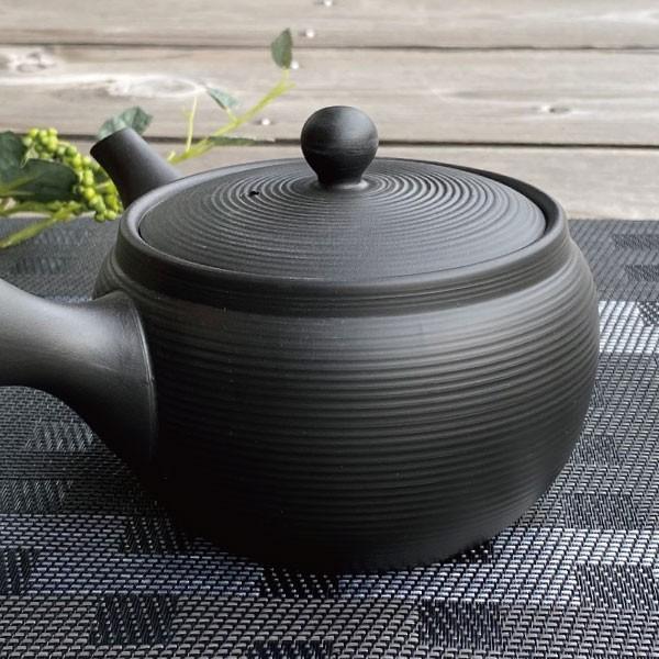 急須 おしゃれ 日本製 お茶が美味しくなる 常滑焼 ティーポット 陶器 きゅうす 上品 おすすめ 丸い 茶こし付き 茶器 かっこいい 黒 ブラック 流墨 :GMT-579-12-86G:マンモスビレッジ Yahoo!店 - 通販 - Yahoo!ショッピング 急須 おしゃれ 日本製 お茶が美味しくなる 常滑焼 ティーポット 陶器 きゅうす 上品 おすすめ 丸い 茶こし付き 茶器 かっこいい 黒 ブラック 流墨 :GMT-579-12-86G:マンモスビレッジ Yahoo!店 - 通販 - Yahoo!ショッピング