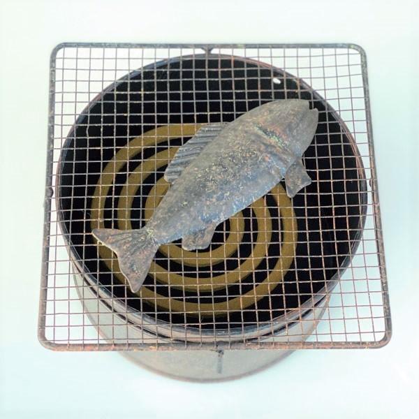 焼き魚 蚊取り線香立て おしゃれ アイアン 蚊取り線香ホルダー 蚊遣り かやり 面白い かわいい 器 蚊取り線香入れ かわいい グリル Sms Katori Yakizaakana マンモスビレッジ Yahoo 店 通販 Yahoo ショッピング