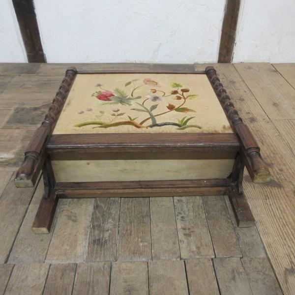 イギリス アンティーク 家具 マガジンラック 刺繍 雑誌/新聞/楽譜入れ