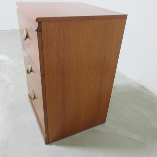 イギリス ビンテージ 家具 メレデュー サイドチェスト 3段ドロワーズ