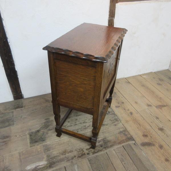 イギリス（オーク材）の小さめキャビネット イギリス（オーク材）の小さめキャビネット イギリス（オーク材）の