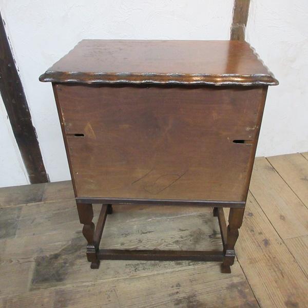 イギリス　アンティーク　シェルフ　サイドボード　キャビネット　英国　カップボード イギリス アンティーク 家具 小さな カップボード サイドキャビネット