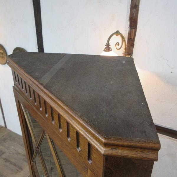 イギリス アンティーク 家具 コーナーキャビネット 飾り棚 英国 6958d イギリス アンティーク 家具 コーナーキャビネット カップボード