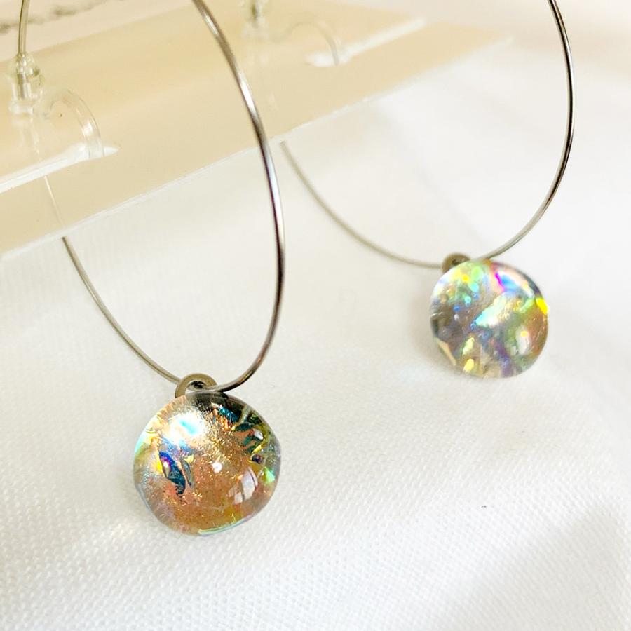 硝子のイヤリング P10 ノンホールピアス 硝子 ピアス 透明 虹色 夏色 初夏 アクセサリー キラキラ 手作り 糸島 ガラス作家 島崎弥佳子 工房ひとつぶの空 Hitotsubu P10 万福九州 通販 Yahoo ショッピング