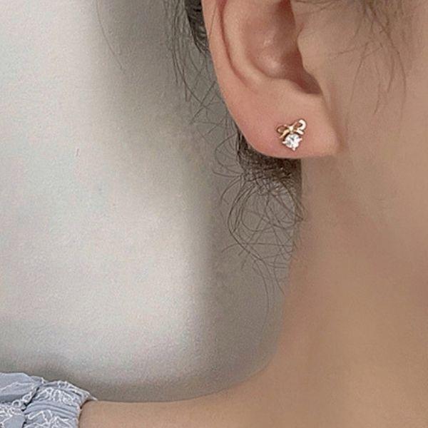 ピアス 18金 アレルギー対応 シンプル つけっぱなし リボン レディース