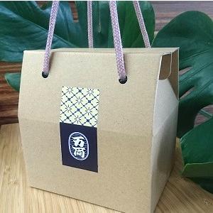 ハラール九州の甘口醤油　万両の100ｍｌ　色々５本いりギフトBOX手提げひも付き |  | 02