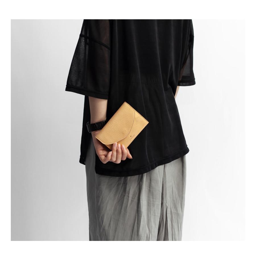 三つ折り　ダブルフラップ　ヌメ革　折り財布　イルビゾンテ　レザー　ブラック　03 イル ビゾンテ IL BISONTE 3つ折り財布 （NERO） - ファッション