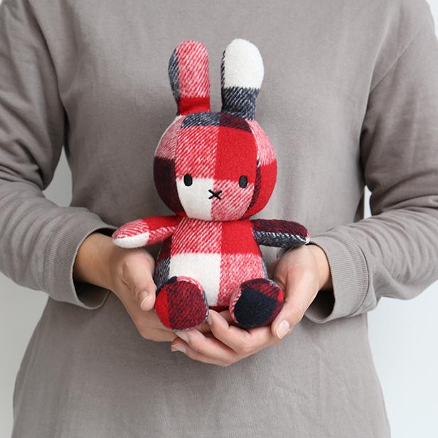 BON TON TOYS ミッフィーぬいぐるみ 23cm チェック柄 公式ショップ)やわらかいフランネル生地のチェック柄ぬいぐるみ