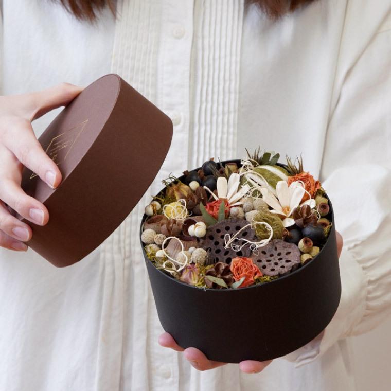 母の日 花 ギフト ドライ フラワー ボックス ラウンド M お花 宅配 フラワーケーキ 退職 送別会 プレゼント おしゃれ 女性 30代 40代 50 代 Dry 13 横浜花まりかフラワーギフト専門店 通販 Yahoo ショッピング