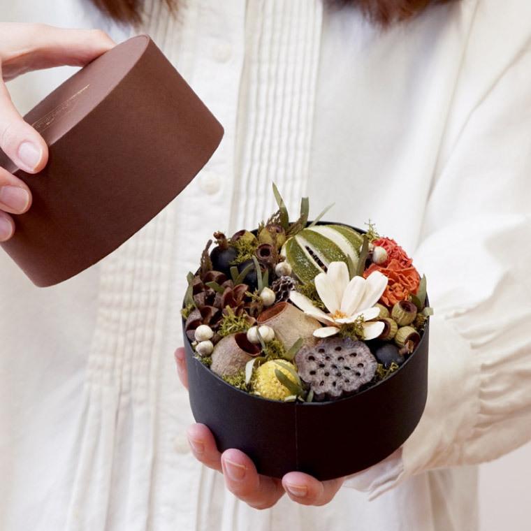 母の日 花 ギフト ドライフラワー ボックス ラウンド S 送別会 退職 プレゼント 誕生日 お花 おしゃれ 母 女性 30代 40代 50代 60代 Dry 14 横浜花まりかフラワーギフト専門店 通販 Yahoo ショッピング