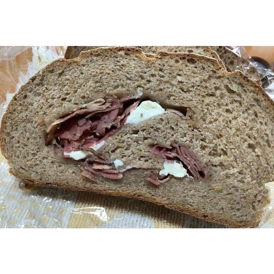 【無添加】全粒粉100%パンドカンパーニュ　パストラミビーフ&クリームチーズ(half) |  | 01