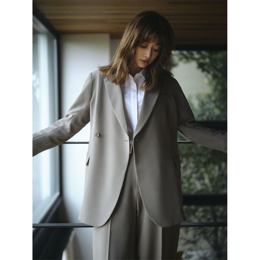 emmi エミ atelier コンフォートストレッチジャケット