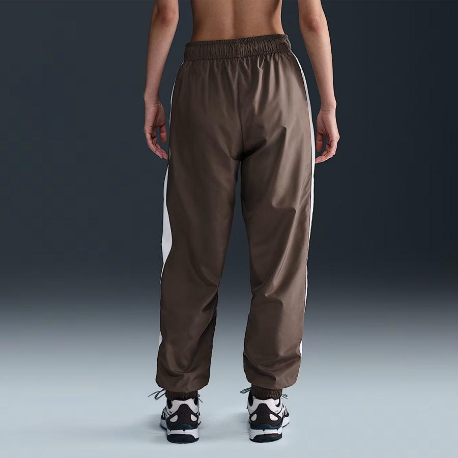 NIKE ナイキ トラックパンツ ブラウン NIKE（ナイキ） スポーツウェア クラシック ウーブン UV ミッドライズ