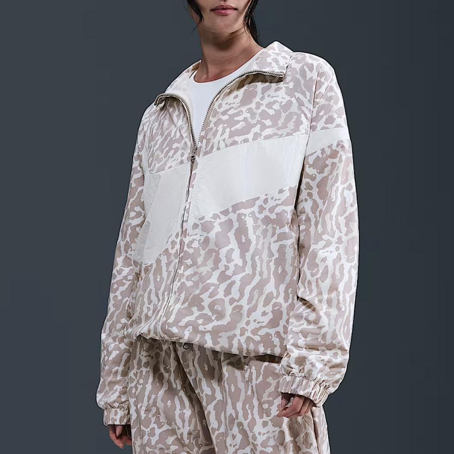 ナイキ NIKE スポーツウェア ウーブン プリント ジャケット レディース 秋 冬 グレー 灰色 スポーツ フィットネス フルジップ ジャケット IB7264-009 NIKE（ナイキ） スポーツウェア ウーブン プリント ジャケット