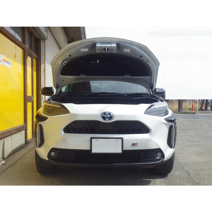 トヨタ： ヤリスクロス[MXPJ15]用ボンネットダンパー ブラックカーボン 