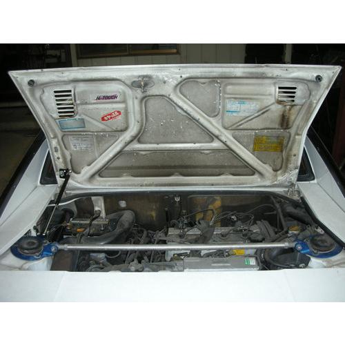 トヨタ：MR2, AW11用エンジンフードダンパー(リア)　シルバーカーボン |  | 02