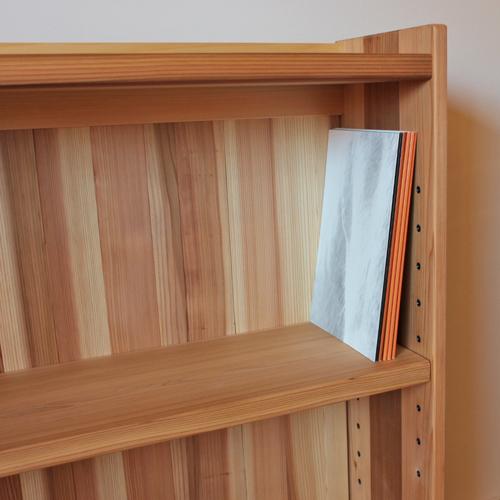 書棚 木製ラック 無垢 本棚 ロータイプ おしゃれ 中 裏板付 国産 杉