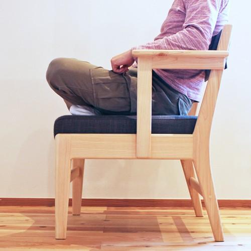 アームチェア リビングダイニング あぐら椅子 ひのき 無垢 肘付チェア 布座 16色 国産 ヒノキ 木製 オイル塗料 一人掛け 日本製