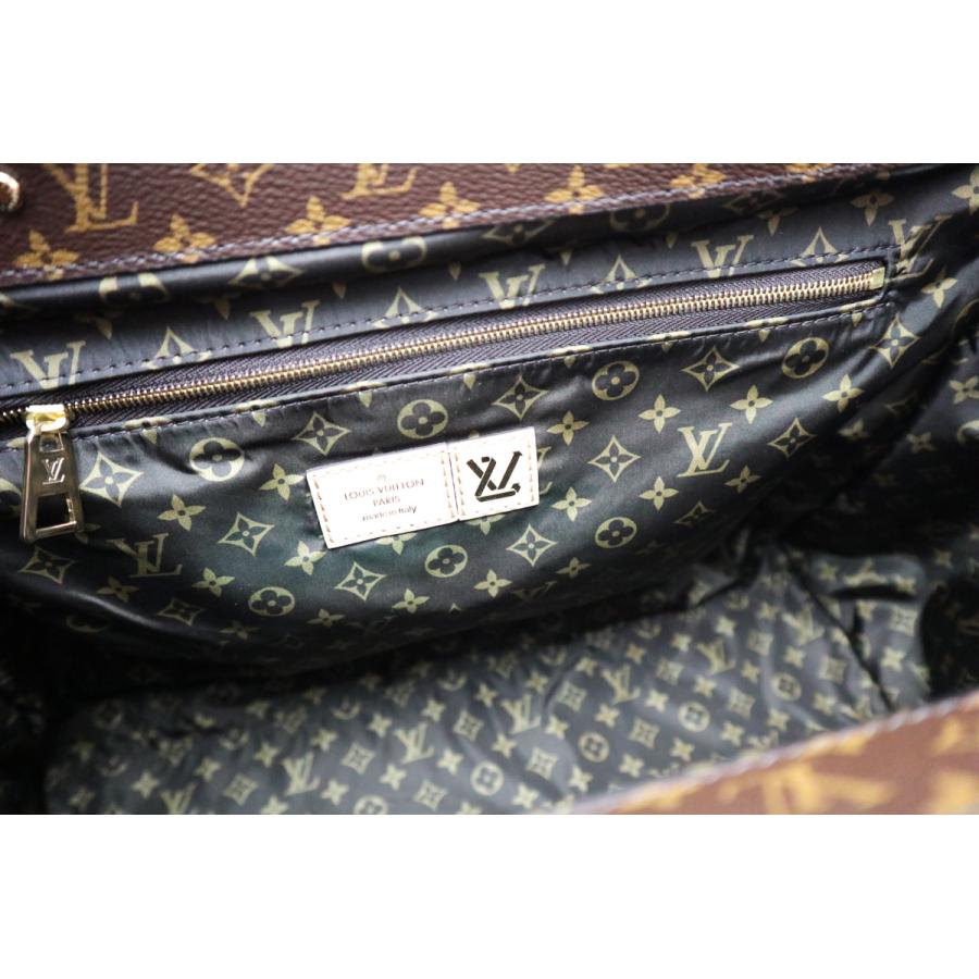 LOUIS VUITTON ブラックナイロンピローボストンバッグ LOUIS VUITTON（ルイ・ヴィトン） ボストンバッグ ユニセックス