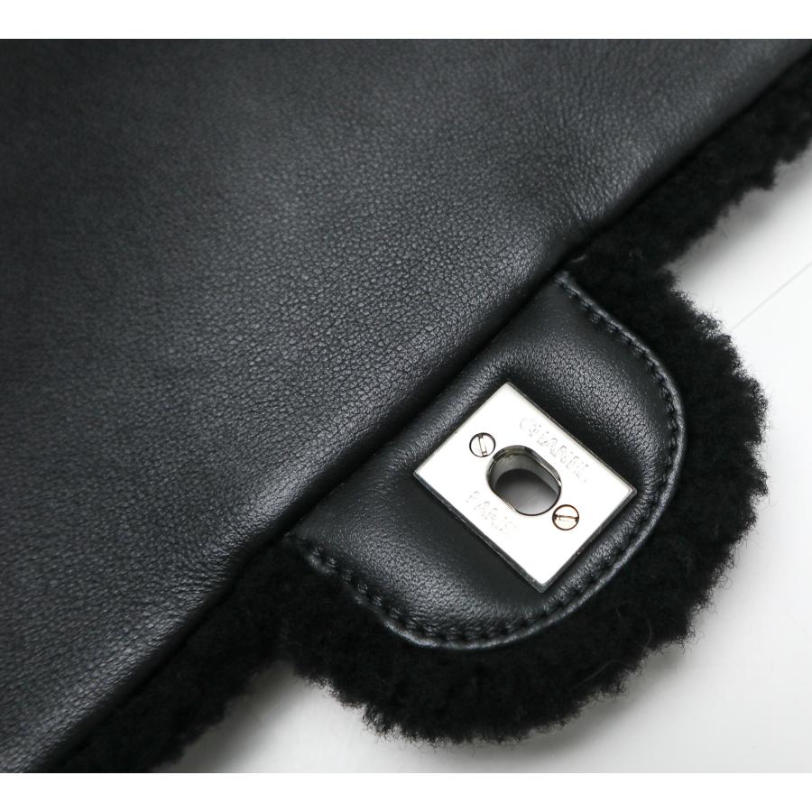 CHANEL（シャネル） ムートン カメリア ココマーク チェーンショルダー
