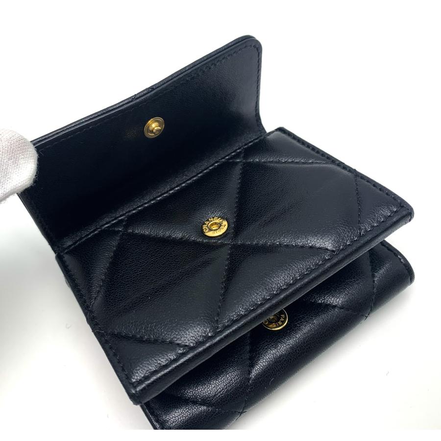 CHANEL 19 財布 Chanel Lambskin Quilted Chanel 19 Small Zip Wallet