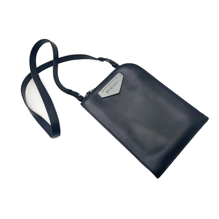 GIVENCHY ジバンシー 黒 クロスボディバック ショルダーバック