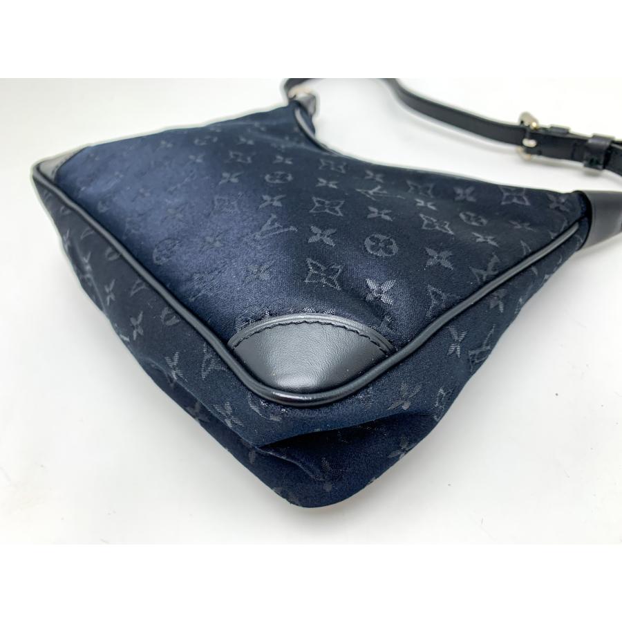 ルイヴィトン　名刺入れ　モノグラムサテン 【カラー】ブラック ルイ・ヴィトン(LOUIS VUITTON) 名刺入れ 新品 メンズカード