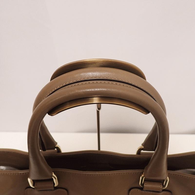 TRUSSARDI イタリア製 トラサルディ 最高級 牛革 カーフレザー TRUSSARDI イタリア製 トラサルディ 最高級 牛革 カーフレザー